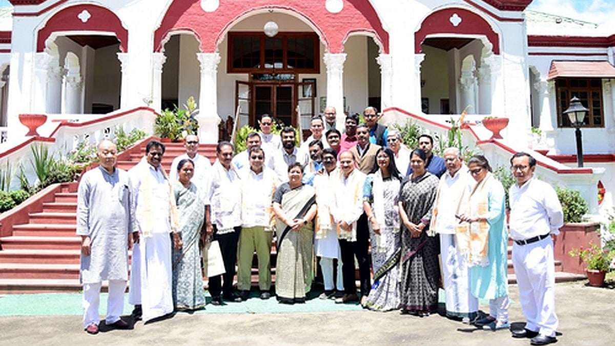 The delegation of 21 MPs of the Indian National Developmental Inclusive Alliance (INDIA) (Photo: IANS)