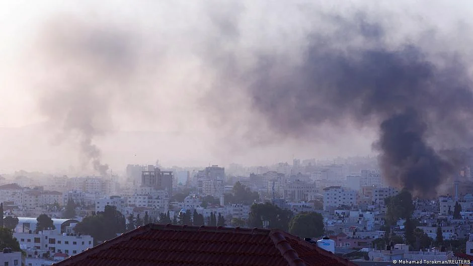 Israeli army launched air strikes on the West Bank City. (photo: DW)