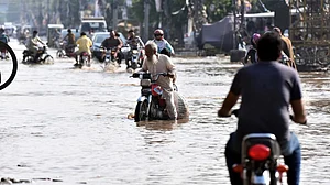 Heavy rain batters Gujarat, release of water from Narmada dam causes flooding