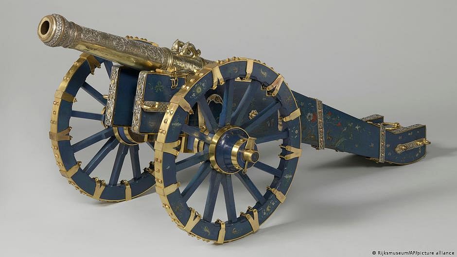 Netherlands to return stolen artefacts to Indonesia and Sri Lanka