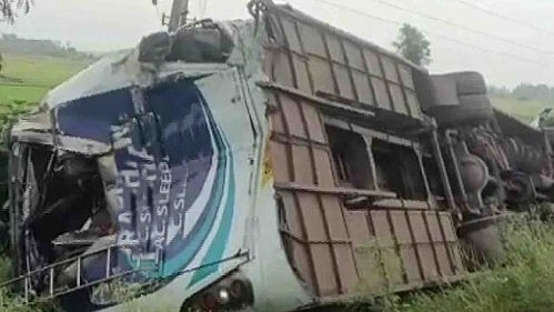 8 injured after truck hits bus in Odisha’s Balasore