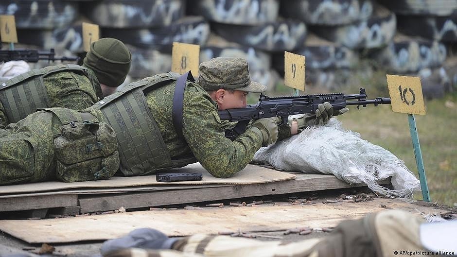 Russian men keep fleeing abroad to avoid fighting in Ukraine