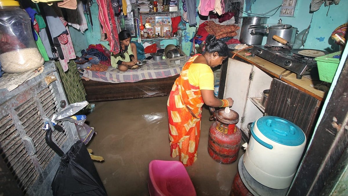 Flood water enters the homes in the Yamuna Bazaar area near Old Yamuna bridge, as the area is flooded. (all photos: Vipin/National Herald)