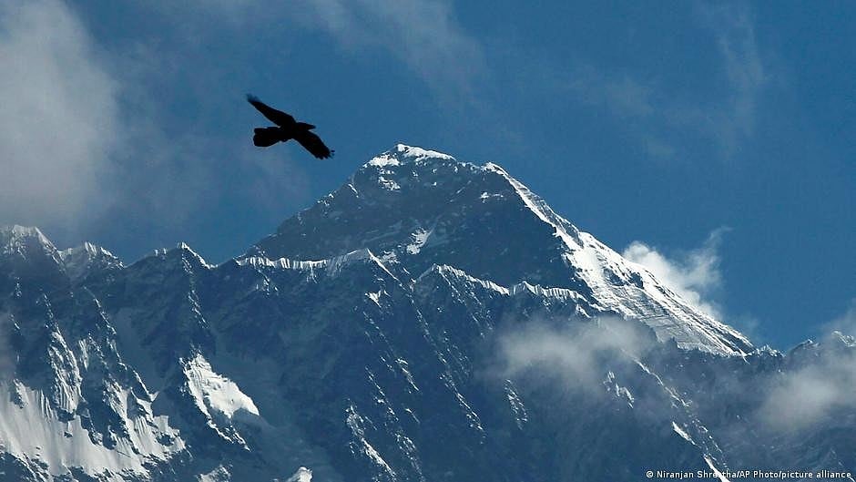 Nepal: Helicopter with six people on board goes missing