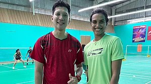 PV Sindhu with her new personal coach Mohammed Hafiz Hashim (Photo: Twitter/@Pvsindhu1)