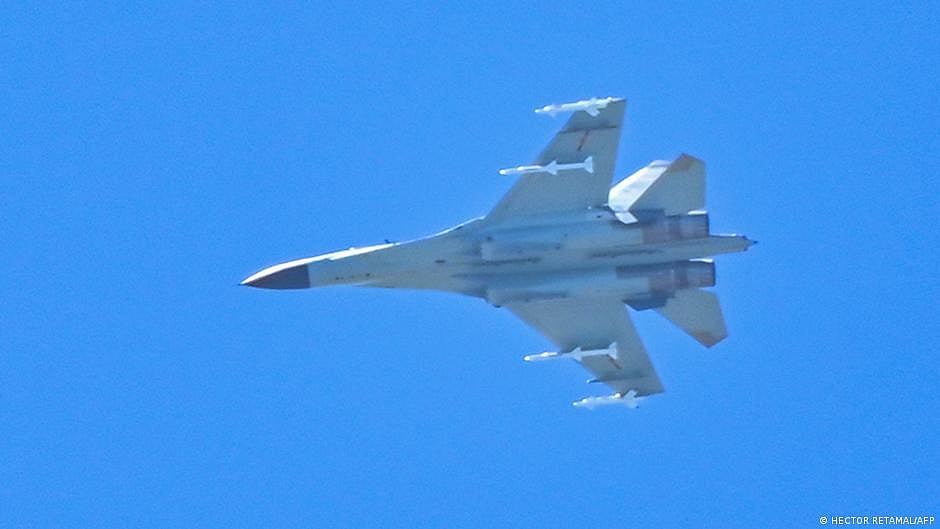 Among these were J-10 and J-16 fighter jets as well as H-6 bombers (Photo: DW)