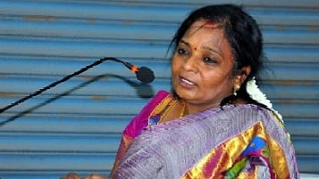 Telangana governor Tamilisai Soundararajan giving a speech (photo: Getty Images)