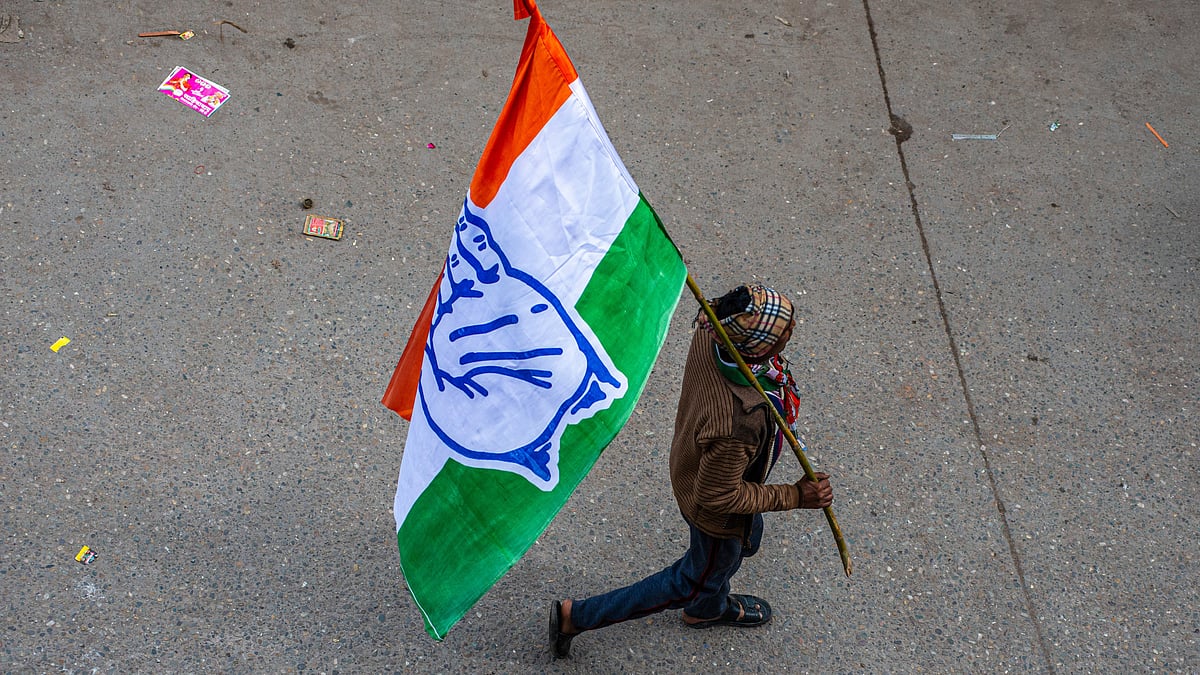 Representative image of a Congress party supporter holding a party flag (Photo: Getty Images)