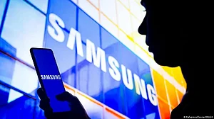 Top S.Korean firms, including Samsung, fare worse than US counterparts in H1 2023