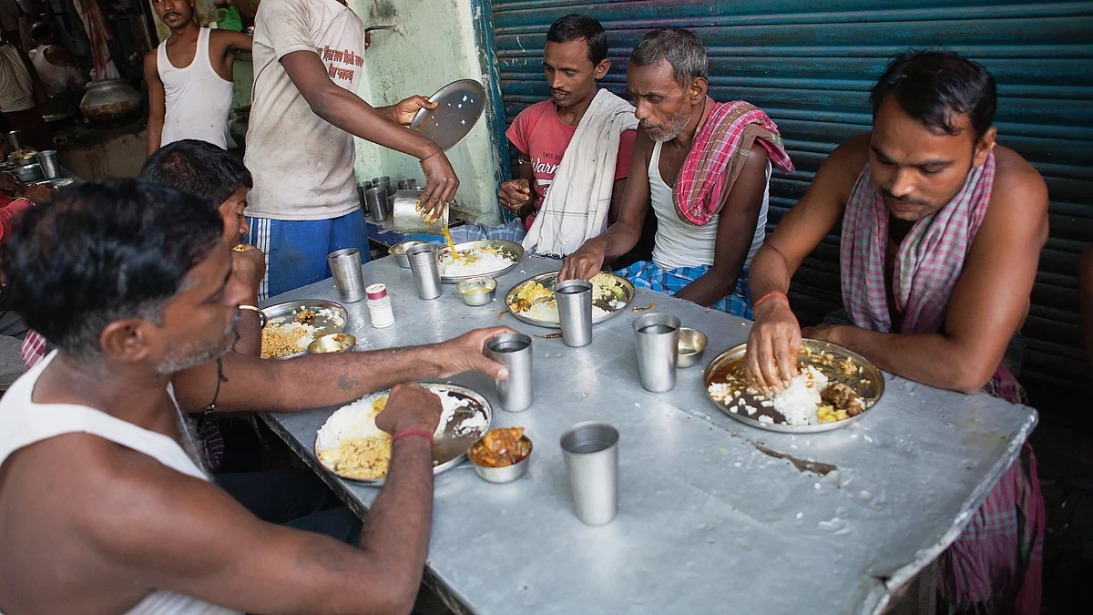 The Anna Bhagya Yojana launched by the Congress govt in K'taka entitles each BPL person to 10 kg of rice per every month (Photo: Getty Images)