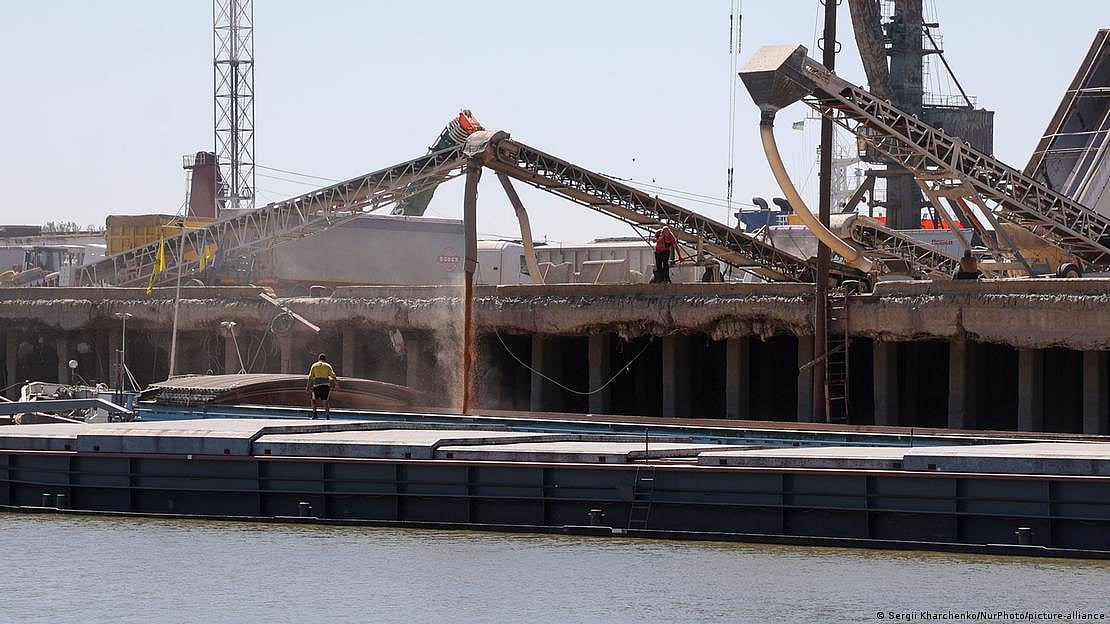 Destroyed grain facilities at Reni (Photo: DW)