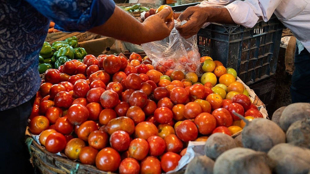 TN couple held for hijacking lorry with 2.5 tonnes of tomato in Karnataka