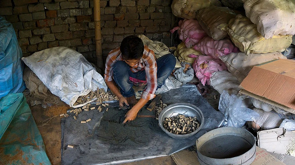 Representative image of a man working in a firecracker factory (photo: Getty Images)