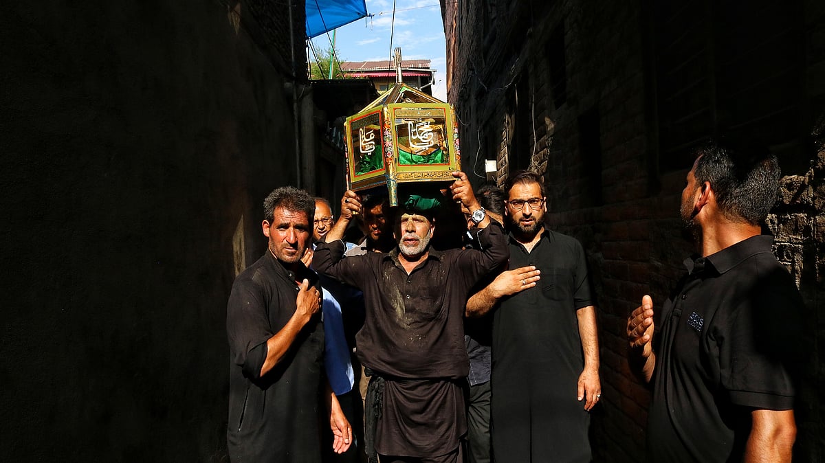 Srinagar: Shia community takes out Muharram procession after 3 decades