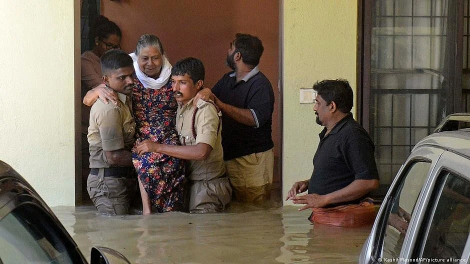 22 people were killed as floods collapsed a bridge and destroyed numerous dwellings in the Indian state of Himachal Pradesh (Photo: DW)