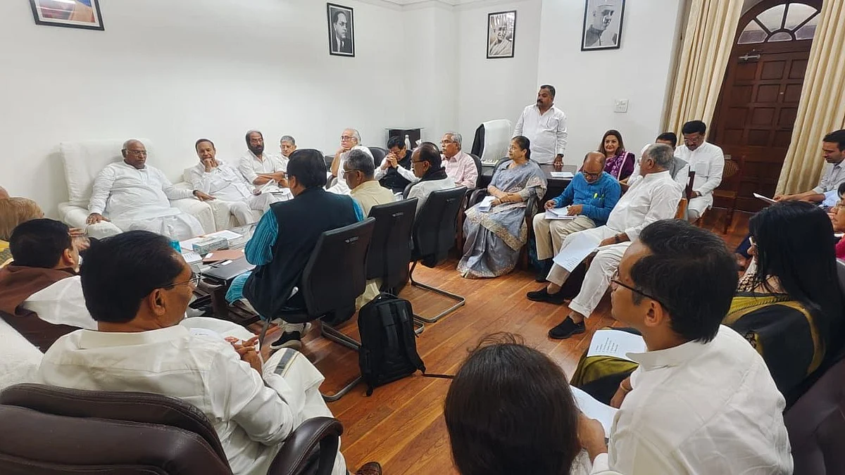 Leaders of various opposition parties holding a discussion in Kharge's chamber in Parliament (Photo: Congress)