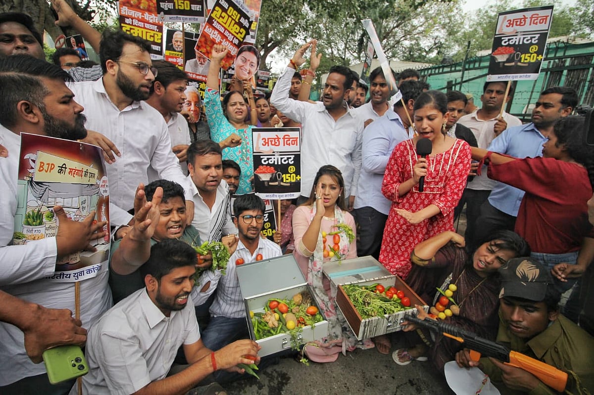 The Indian Youth Congress raised slogans against the Centre (Photo: Vipin/National Herald)