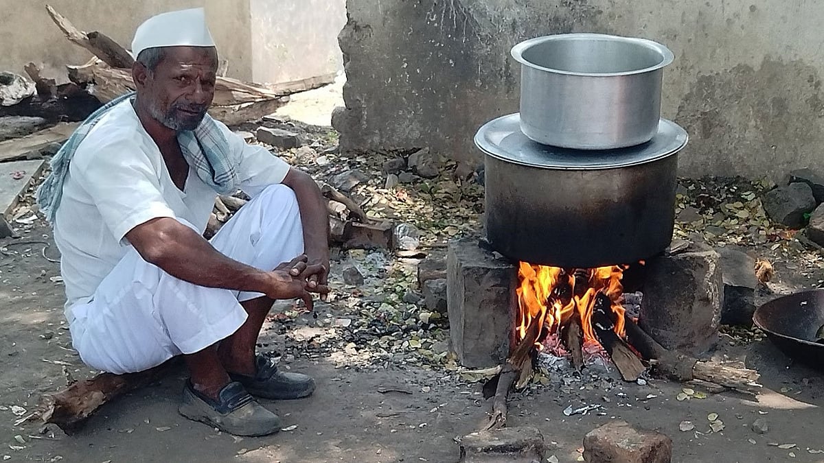 Balasaheb Kale is in charge of cooking the meat at dargah Dawal Malik in Latur (Photo: Medha Kale)