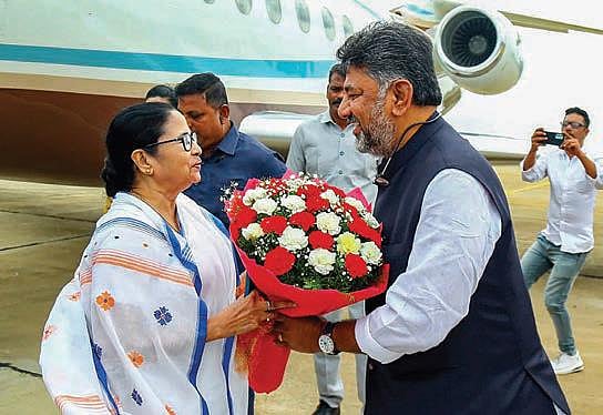 W. Bengal CM Mamata Banerjee being greeted by K'taka dy CM DK Shivakumar in Bengaluru