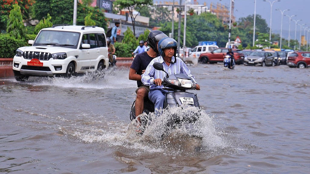 Delhi wakes up to heavy rain, waterlogging & traffic snarls in many parts