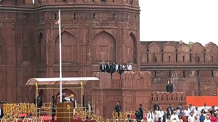 A video grab shows that the tricolour did not unfurl when PM Modi pulled the string. Many people are seeing an omen in it.