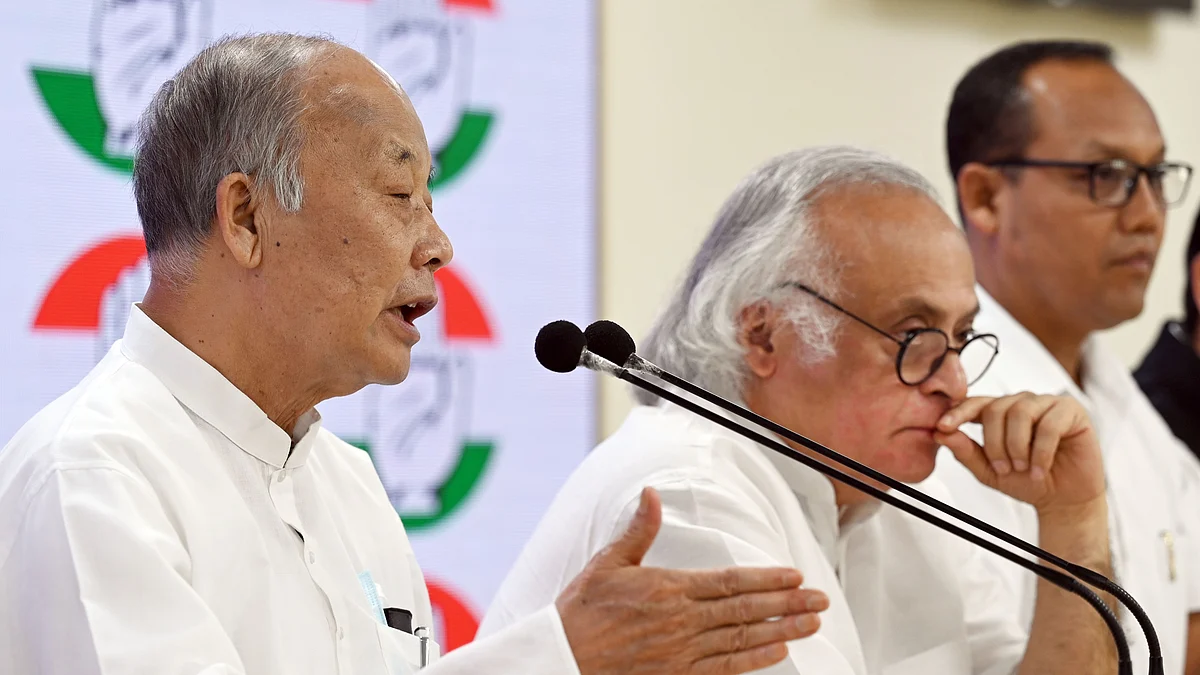 Okram Ibobi Singh and Jairam Ramesh during a party meeting (photo: Getty Images)