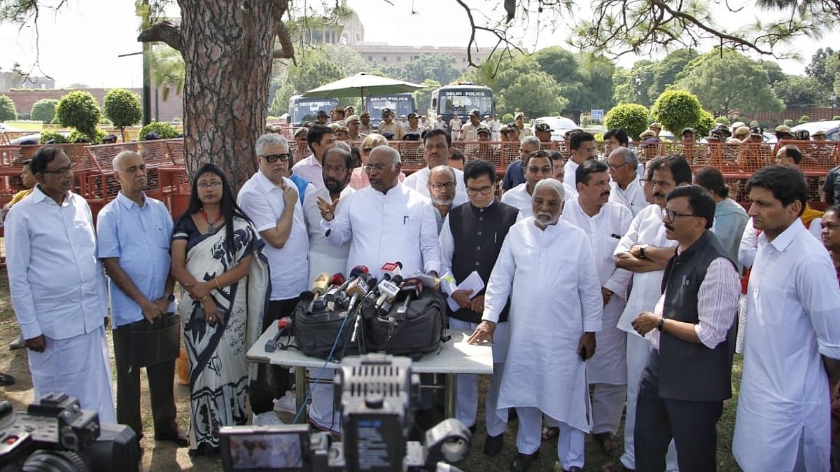 Opposition leaders meet President Murmu on Manipur issue