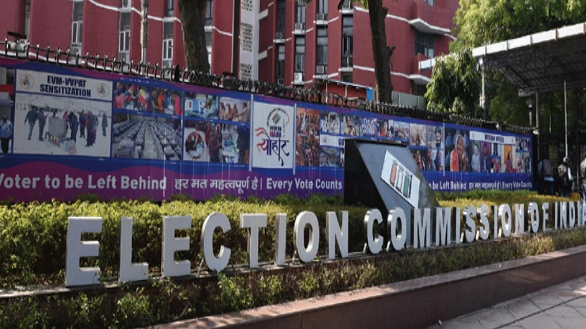 The retired civil servants have formed a group called the Constitutional Conduct Group (photo: National Herald archives)