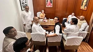 Cong top brass meets party leaders from Manipur