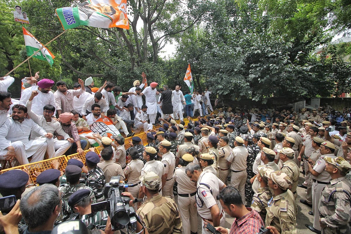 Photo Story: Youth Congress holds protest against Modi govt over Manipur violence
