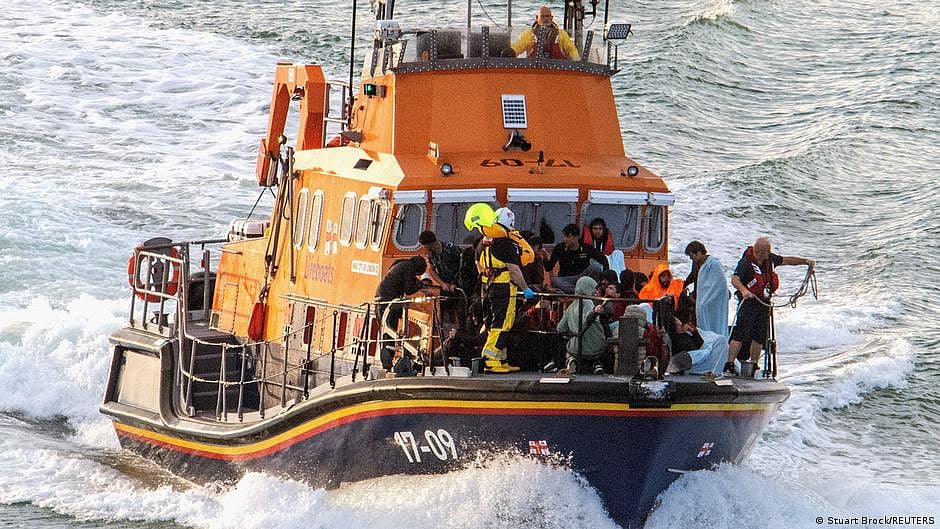 Migrant boats sink in Mediterranean, English Channel