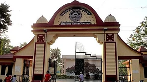 2 professors sent notice for welcoming ABVP members by UP university