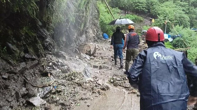 Kedarnath floods (Photo: @SaharaSamayNews/Twitter)