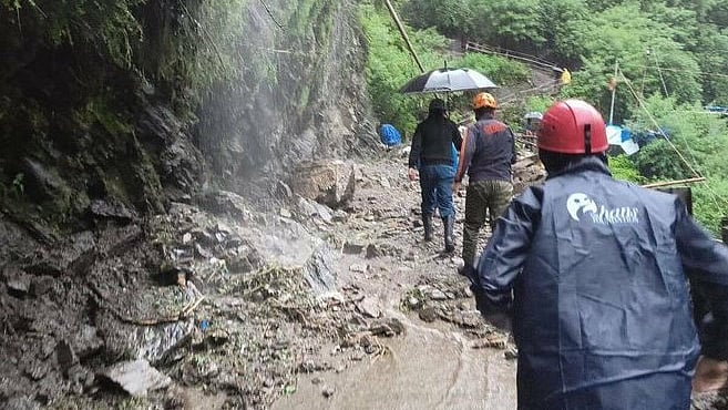 Kedarnath floods (Photo: @SaharaSamayNews/Twitter)