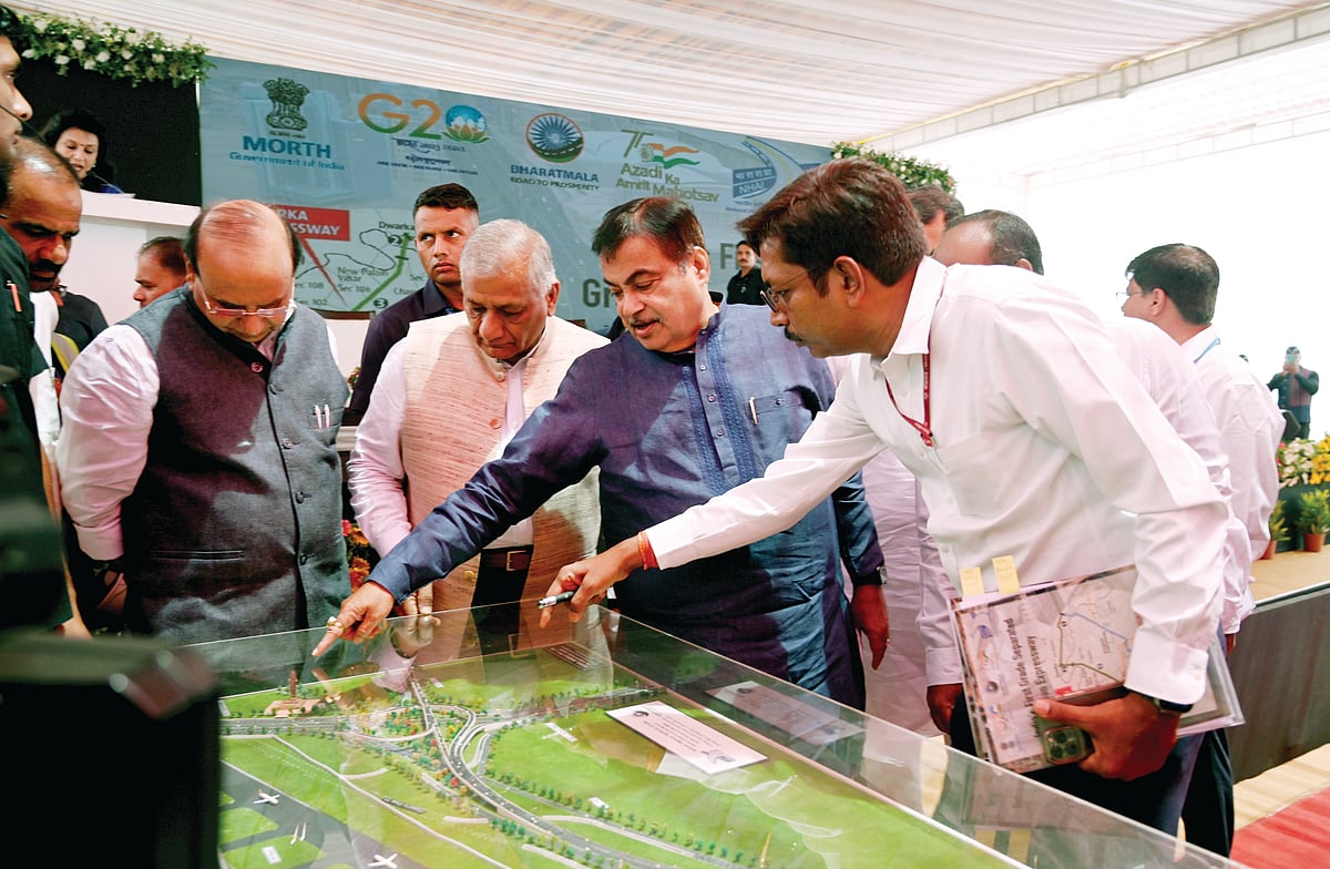 Union transport and highways minister Nitin Gadkari examines the layout plan for the Dwarka Expressway (photo: Getty Images)