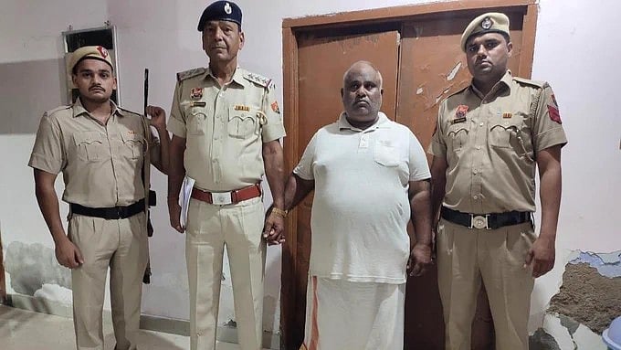 Bittu Bajrangi arrested by the police (Photo: @zoo_bear/Twitter)