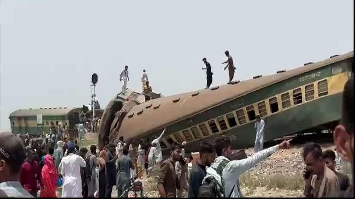 The Hazara Express derailed near Nawabshah on Sunday (Photo courtesy: social media)