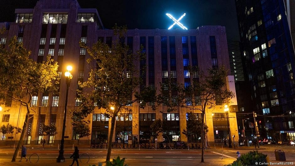 The city of San Francisco had launched an investigation into the giant "X" sign (photo: Carlos Barria/REUTERS)
