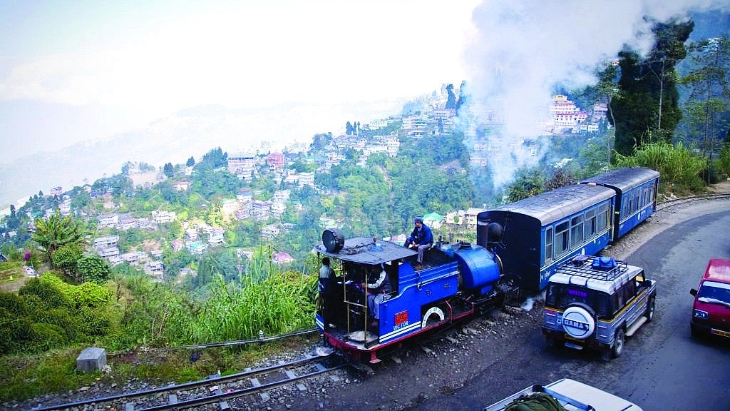 The Darjeeling Himalayan toy train (Photo: Getty Images)