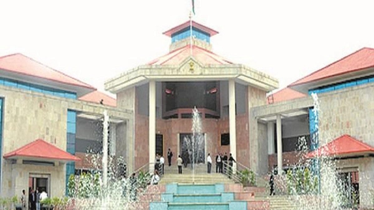 A three-judge bench comprising Chief Justice of India DY Chandrachud and Justices JB Pardiwala and Manoj Misra directed the president of the bar association to submit a report (photo: IANS)