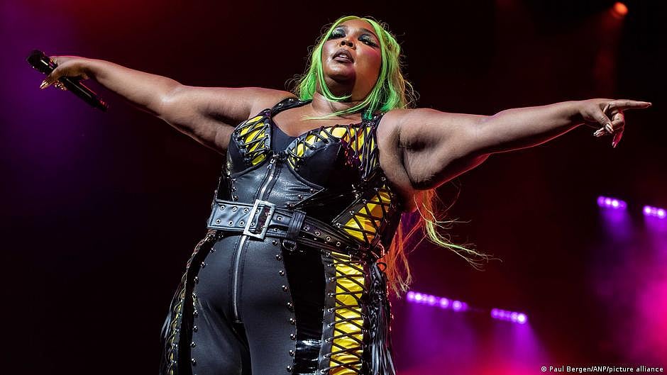 Lizzo: New complaints of sexual harassment, fat-shaming