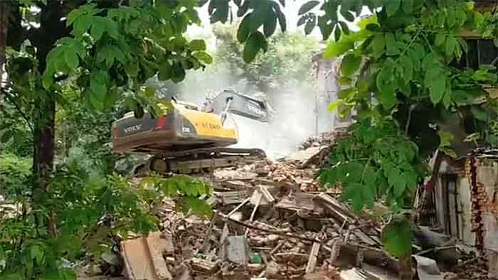 A bulldozer pulls down structures at Sarva Sewa Sangh campus in Varanasi (Photo courtesy: social media/ X) 
