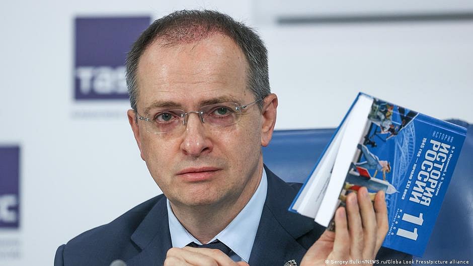 From September 1, updated history books will be used across grades 10 and 11 in all Russian schools (Photo: DW)