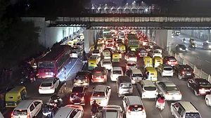 Rush-hour traffic pollution can spike your BP, up heart risk up to 24 hrs