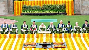 World leaders pay respect to Mahatma Gandhi at Rajghat