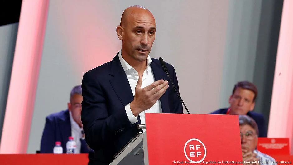 Luis Rubiales, chief of Spain's football federation. Spanish men's football team have also slammed the kiss and his refusal to apologise as 'unacceptable behaviour' (photo: DW)