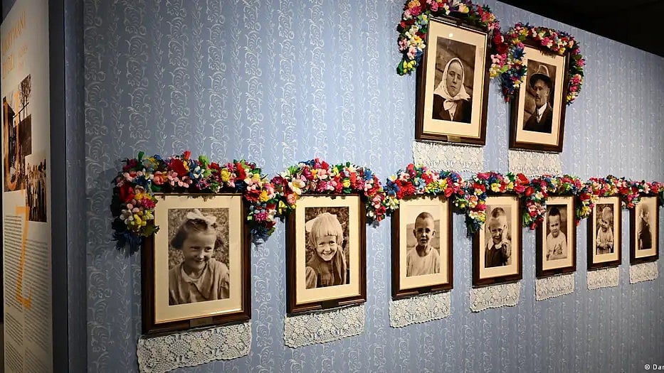 Portraits of the Ulma family members at a museum in Markowa (photo: Darek Delmanowicz/PAP/dpa via DW)