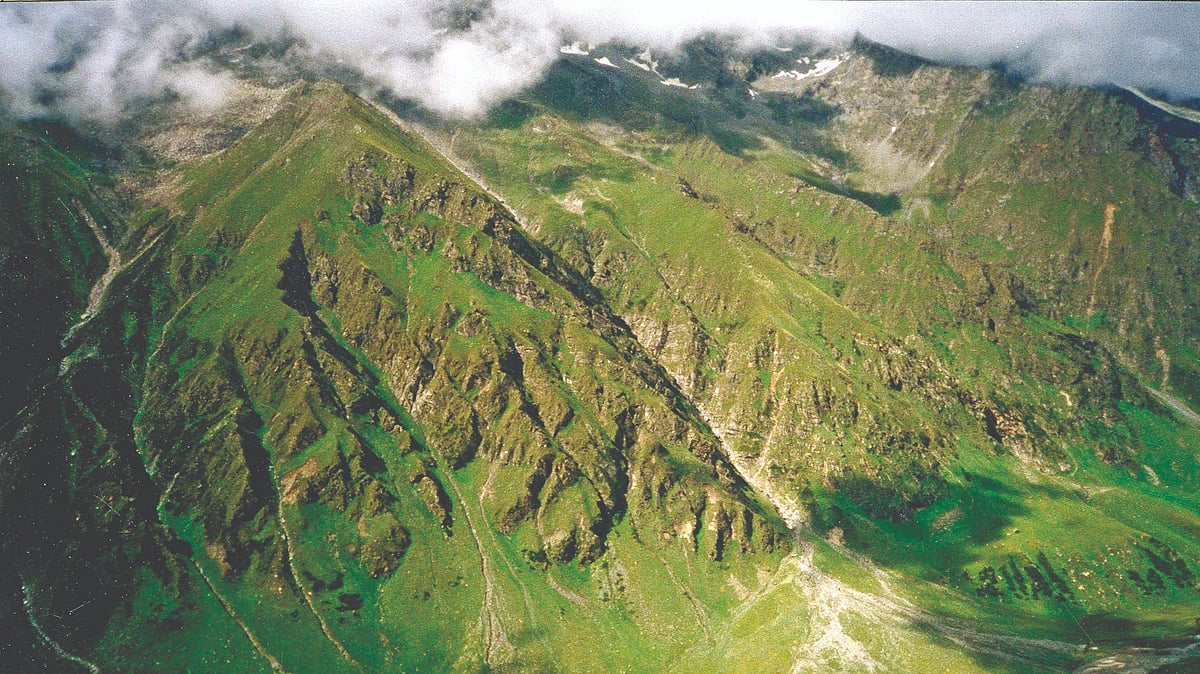 The grandeur of the Jiva Nal valley (photo: Avay Shukla)
