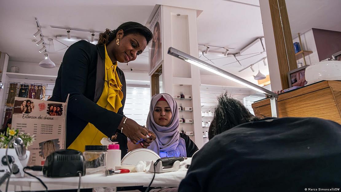 Senegalese migrant Khady Wade Balde takes care of a client inside her beauty salon on the outskirts of Agadir (photo: DW)