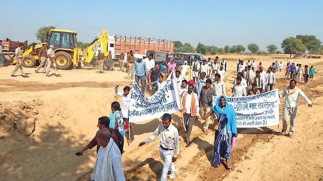 Locals protest use of heavy machines for sand mining on the Ken river bed in Bundelkhand (photo: Bharat Dogra)